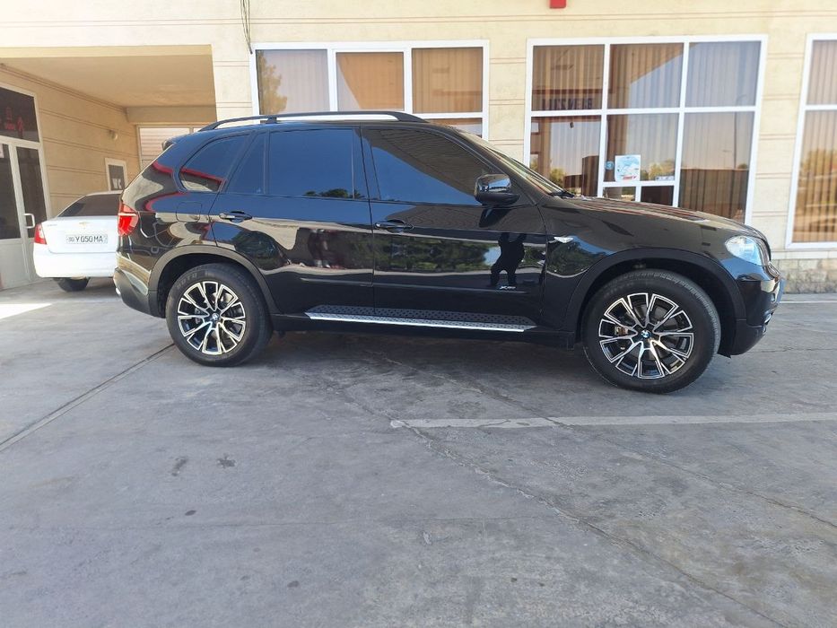 Срочна сотилади BMW X5 E70 4.8 I X DRAEV