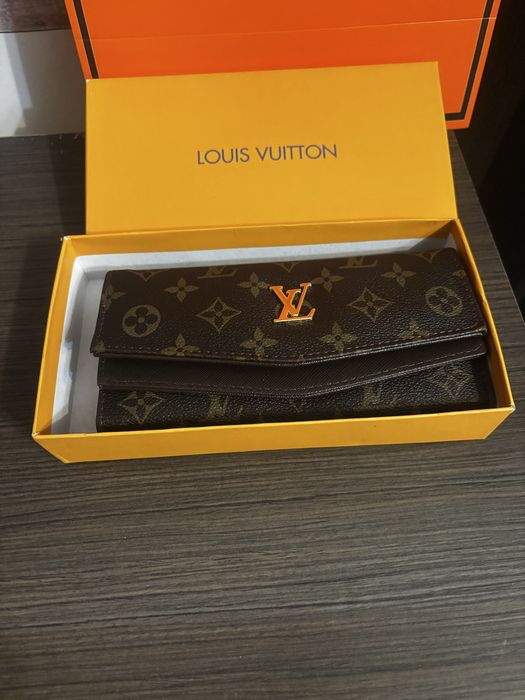 Portofel LV in cutie