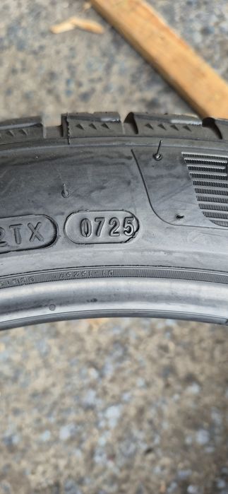4 anvelope iarna Michelin,fata 275/40/21,spate 305/35/21,dot 2020-2025.Pretul este pe bucata.