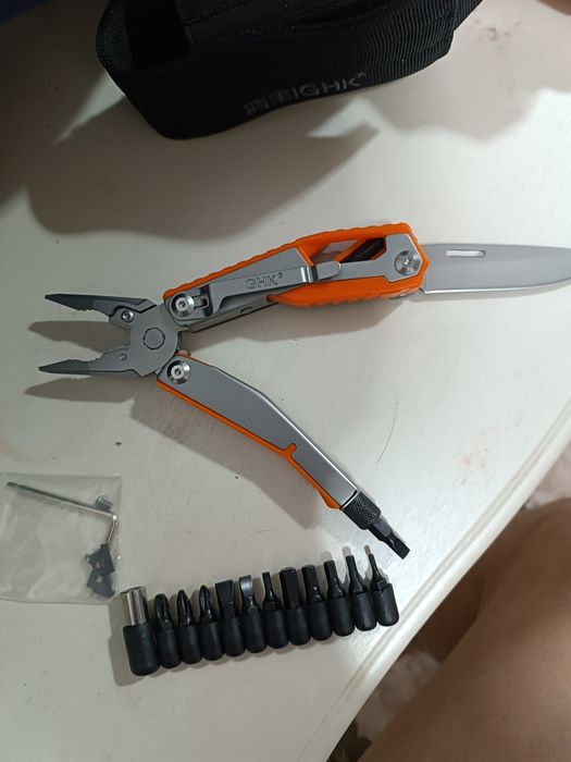 мультитул GHK нож, плоскогубцы и набор отверток