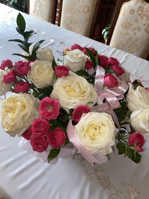 Цветы в корзине — идеальный подарок