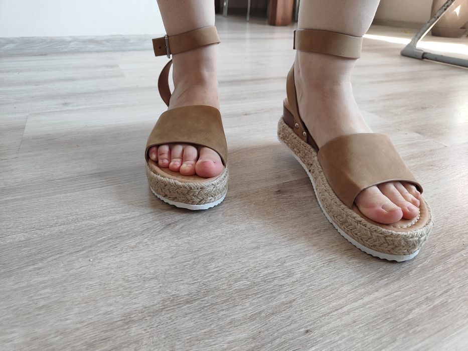 Дамски сандали..