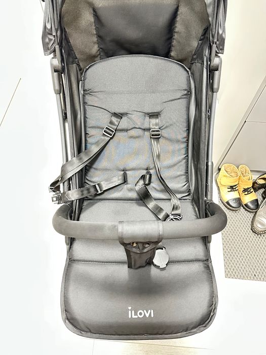 Продам легкую коляску