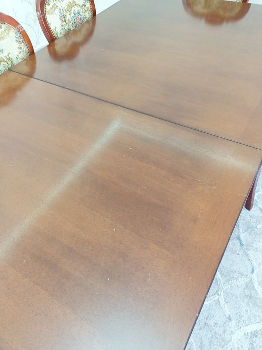 Стол орындықтары мен бірге