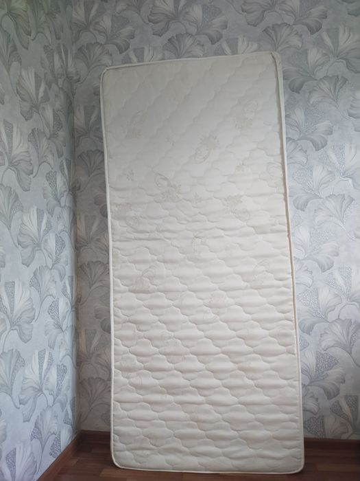 Матрас 200см х 90см
