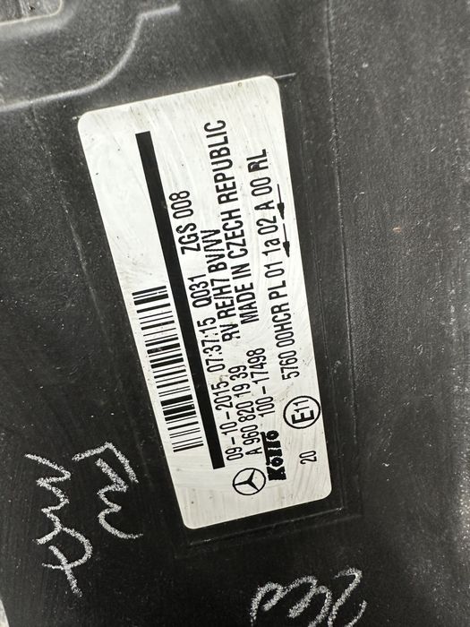 Far dreapta mercedes actros.mp4.cod:a9608291939.