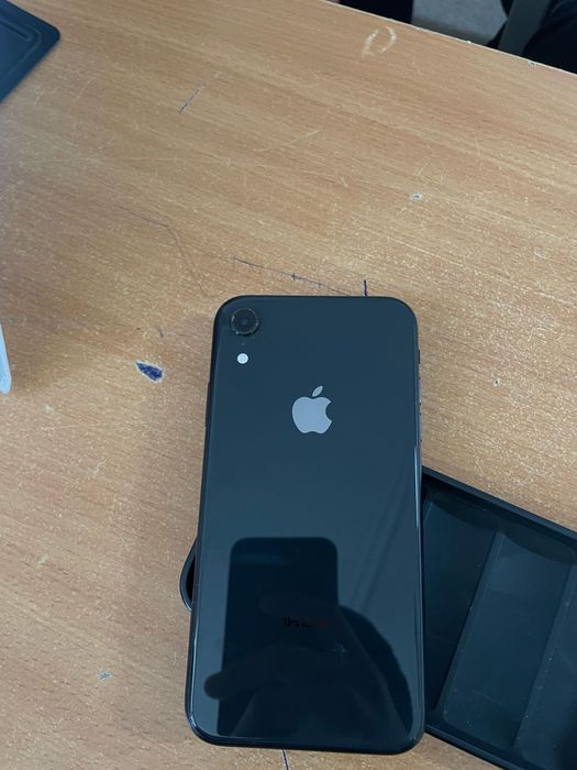 Продам iPhone XR