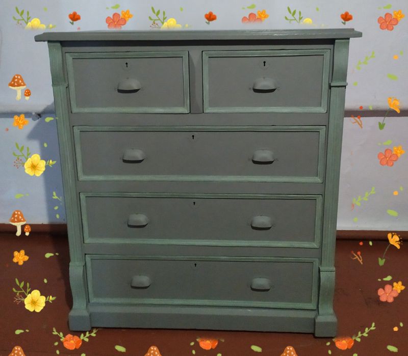 Комод,старинный,атриставрирован.