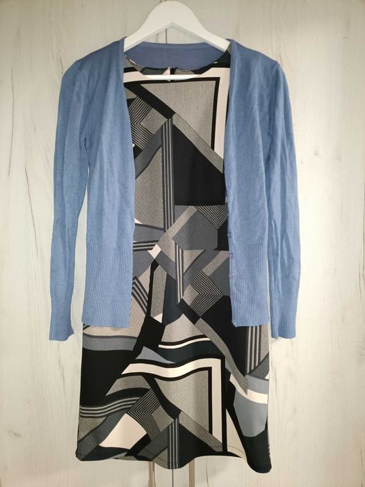 Rochie office geometrică și cardigan