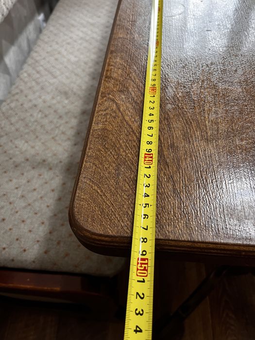 Стол и стулья в кухню