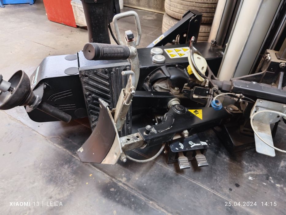 Hofmann Monty 8800- машина робот за RUN FLAT гуми