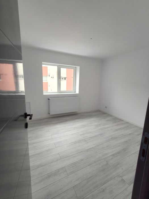 Apartament 3 camere,  70 MP , et 3