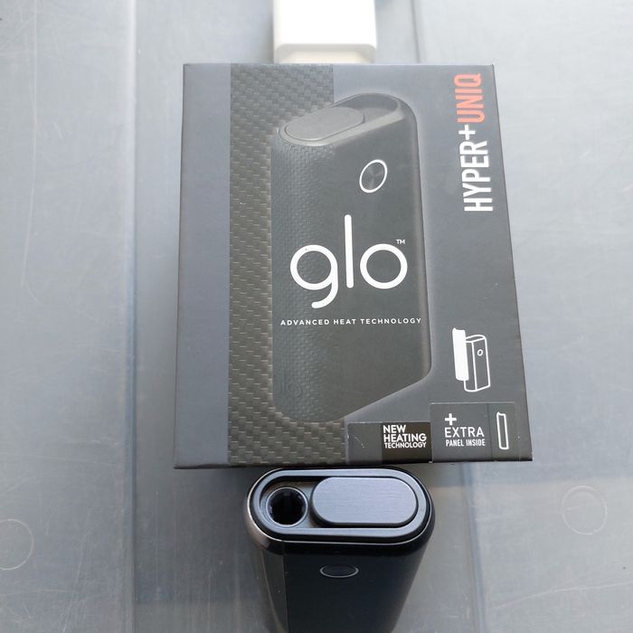 Glo™ Hyper+ este un dispozitiv de încălzire a tutunului care încălzește inductiv, în loc să ardă