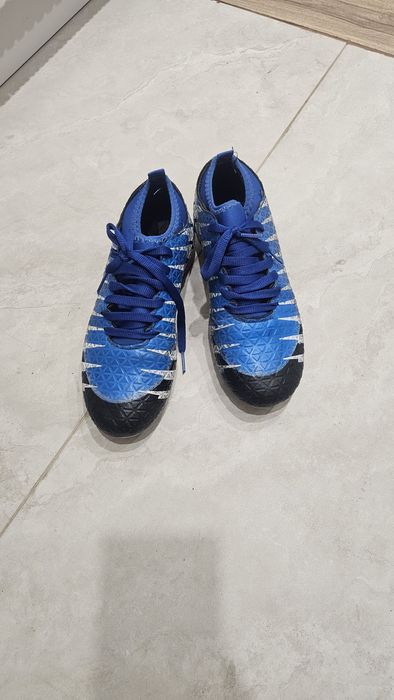 Продам бутсы р.36