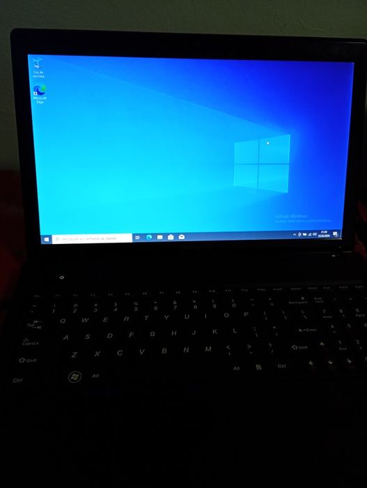 Laptop Lenovo cu 8GB RAM și HDD 500Gb