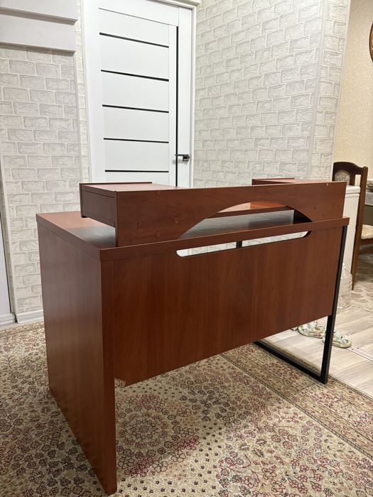 письменный стол.