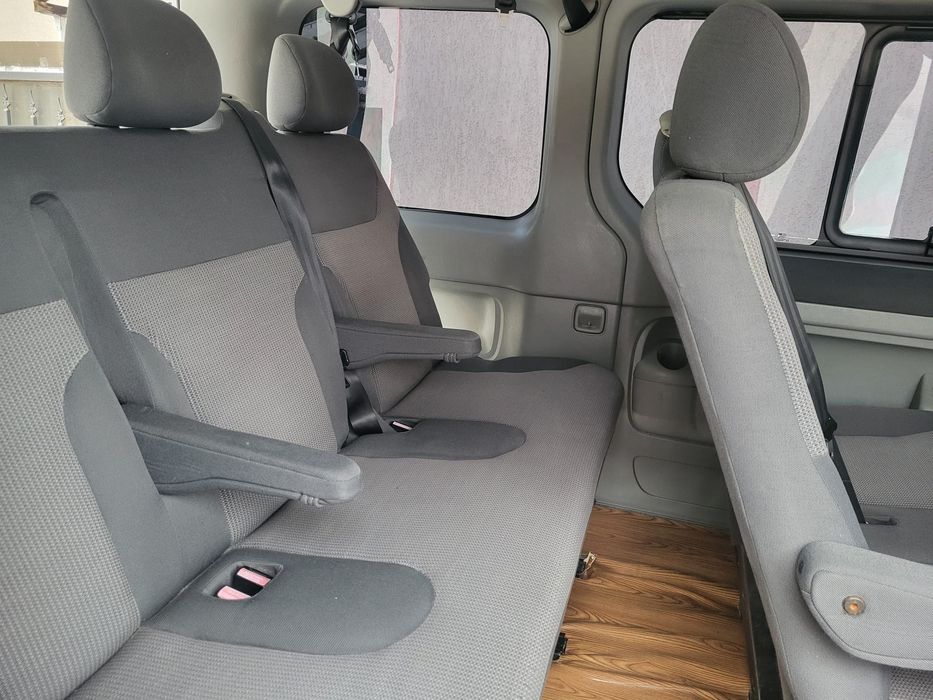 Propietar vând  Opel vivaro sau schimb cu vw  B7!