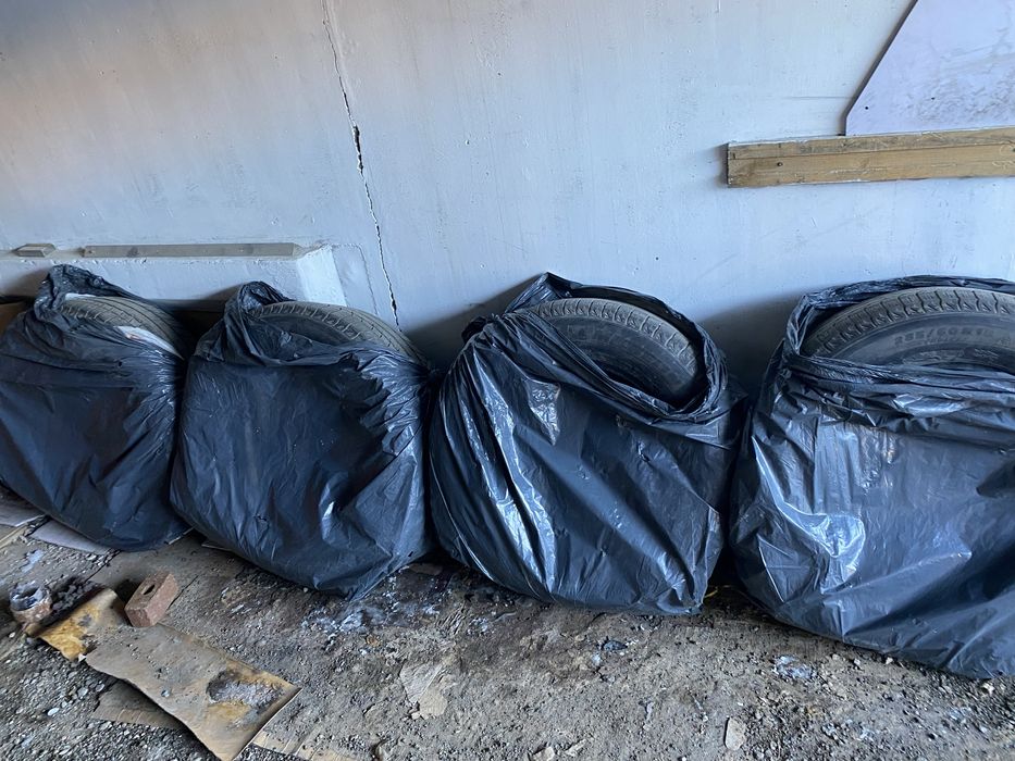 Продам шины липучка 4 шт