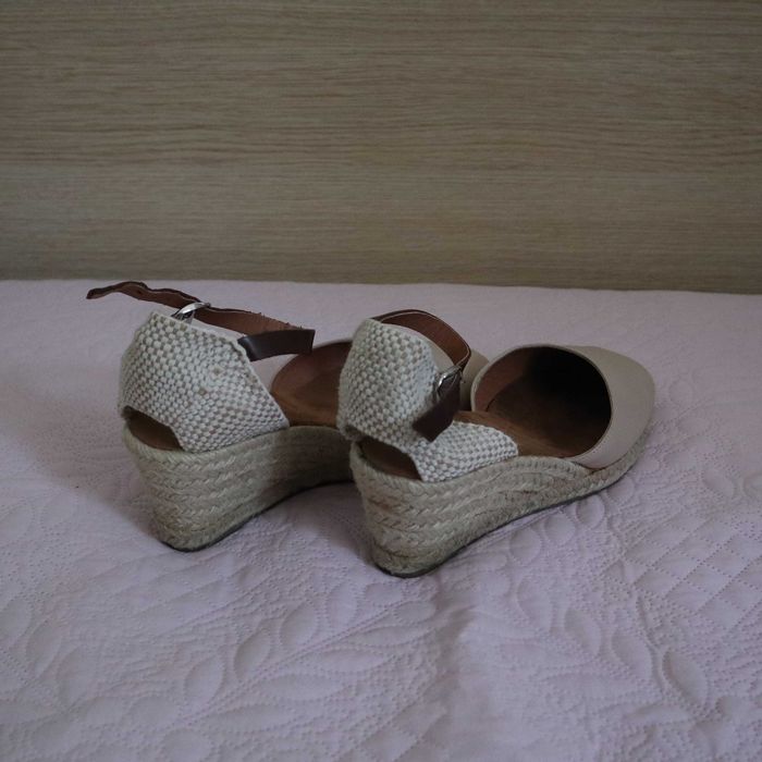 Летни сандали с широк ток и обувки с платформа