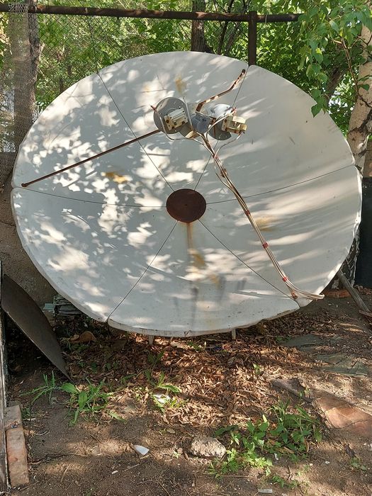 Спутниковая тарелка