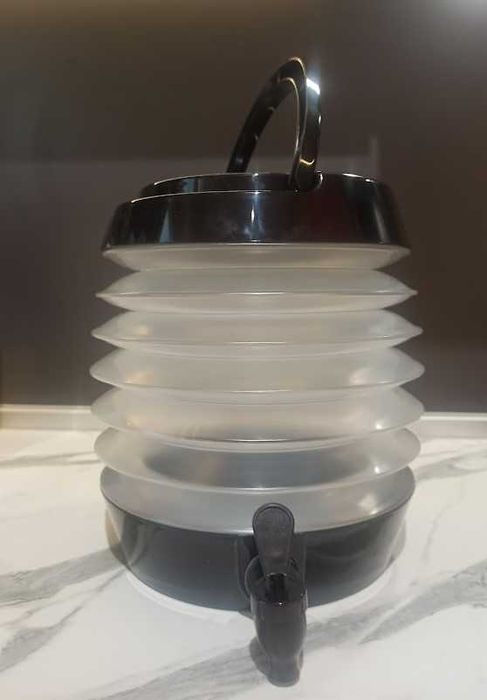 Сгъваем диспенсър с канелка