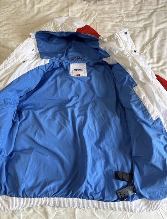 Куртки adidas и tommy jeans