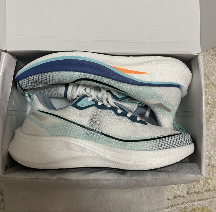 Продам беговые кроссовки