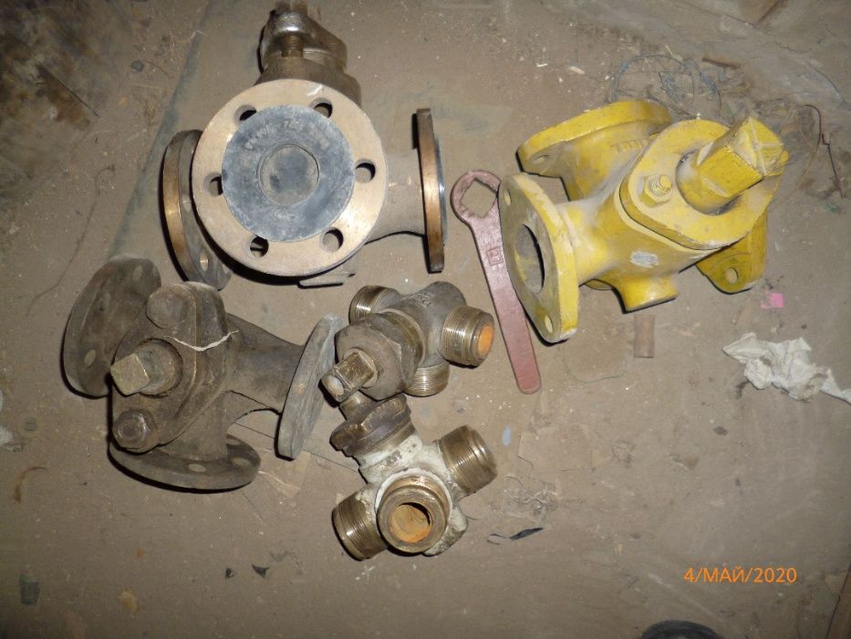 Краны бронзовые пробковые трехходовые