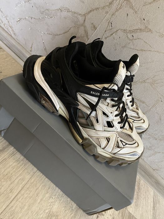 Balenciaga track2