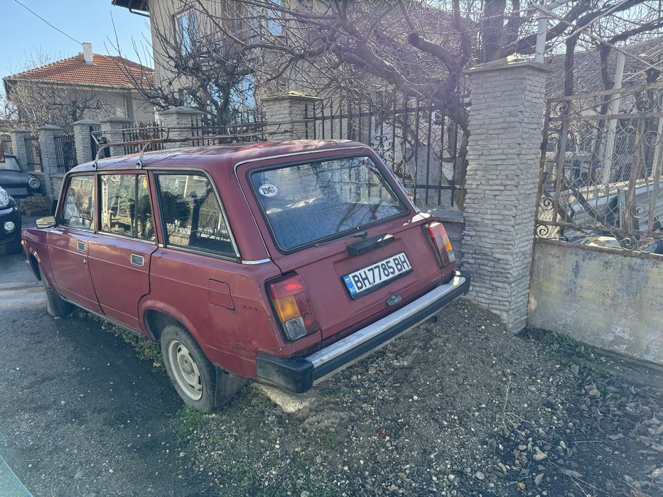 Автомобил Lada 2104