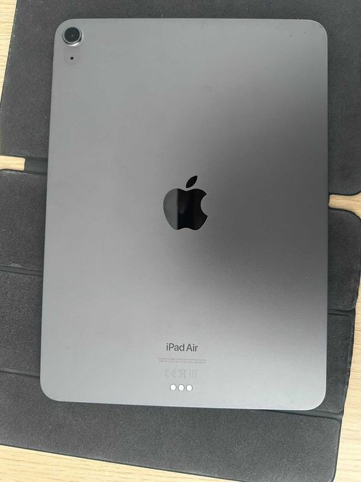 Ipad Air А2588 заключен / за части