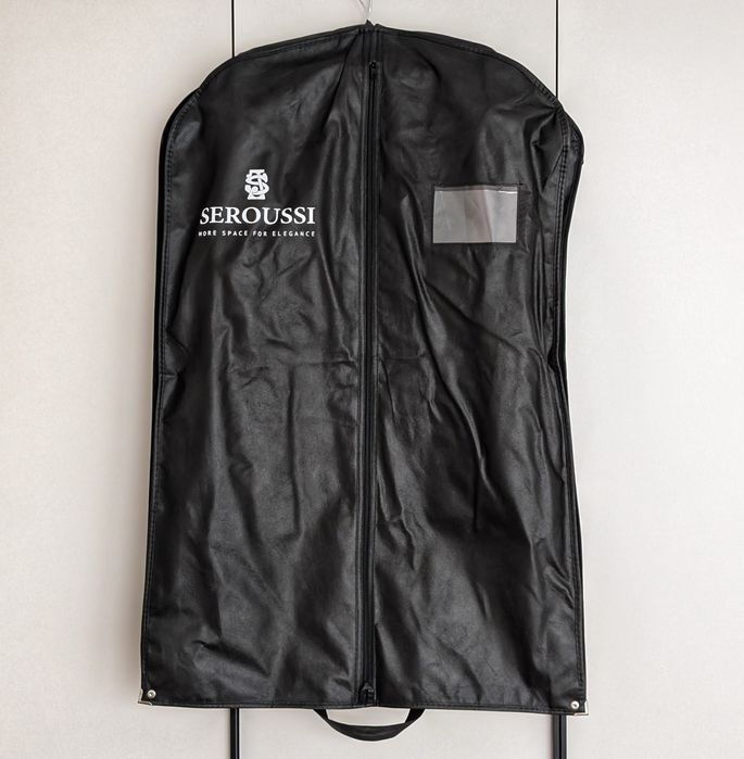 Vând set costum de mire Seroussi în stare excelentă.