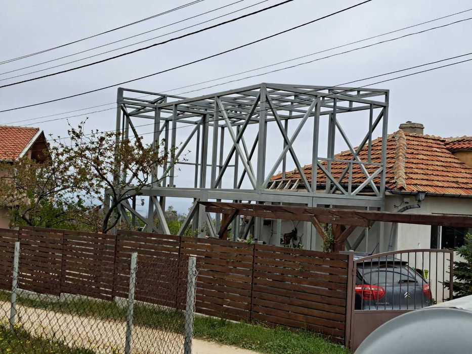 Метална конструкция за двуетажна къща, преместваема