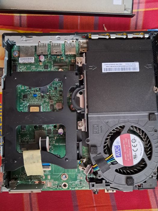 Mini PC ca nou LENOVO M75q Gen 2  Ryzen 5 PRO/16GB/SSD 256/ videoVega7