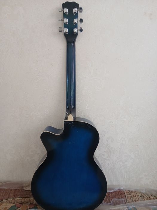 Акустически гитара