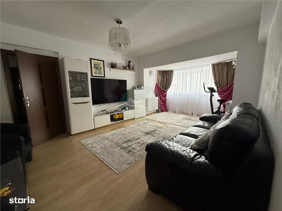 Apartament decomandat cu 3 camere si 2 bai in Turnisor