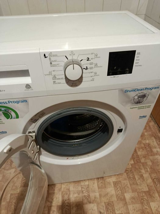 Продавам пералня запазена Beco 5кл A++