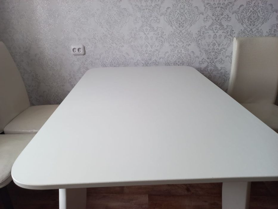 Продаю стол кухонный