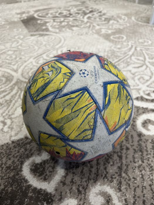 Продаётся футбольный мяч