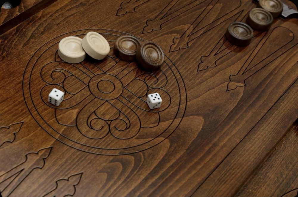 Нарды резные из массива бука (Армения)