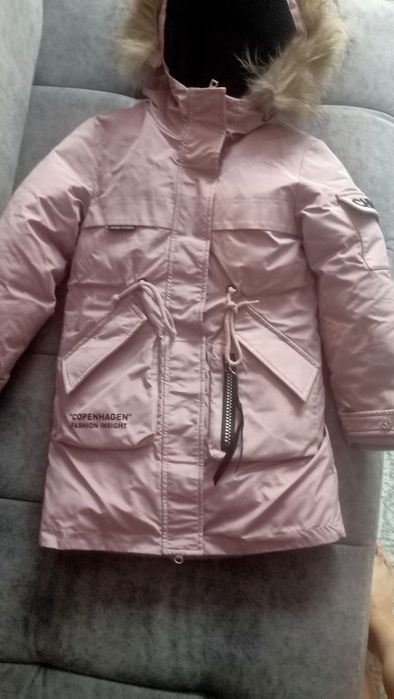 Продам зимнюю парку на девочку