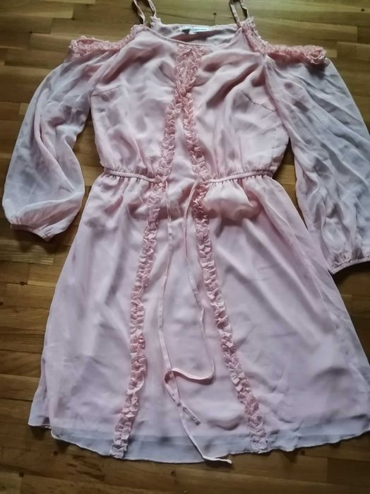 Рокля в прасковен цвят