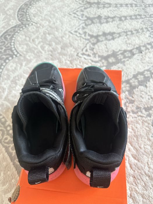 Продам кроссовки Nike
