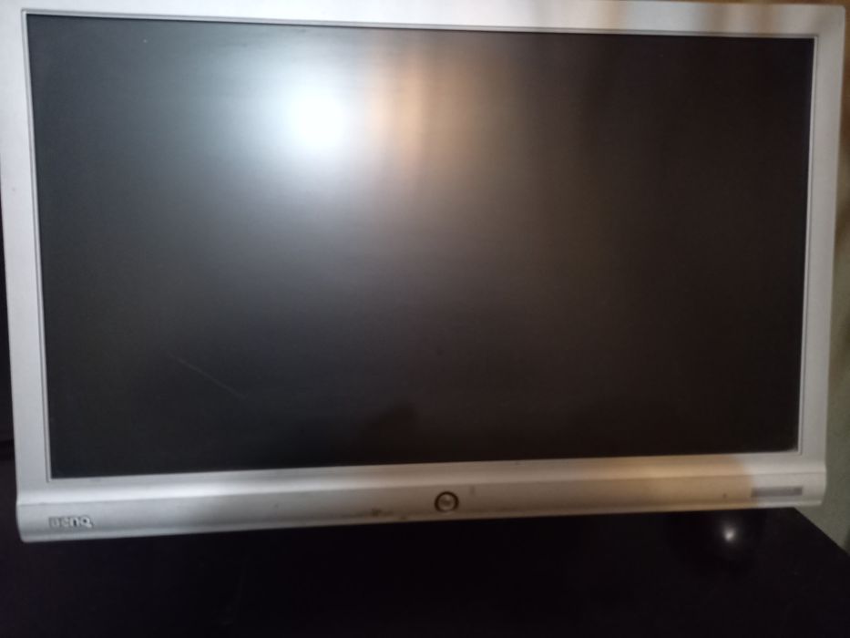 Продавам Монитор