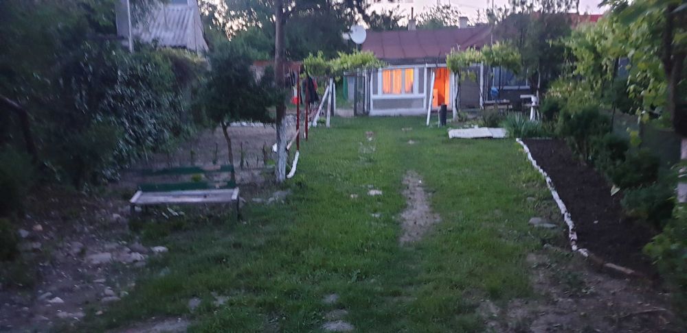 Teren in Focsani si casa batraneasca vand sau schimb