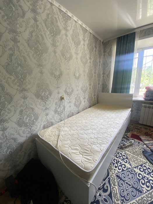 Кровать с торгом