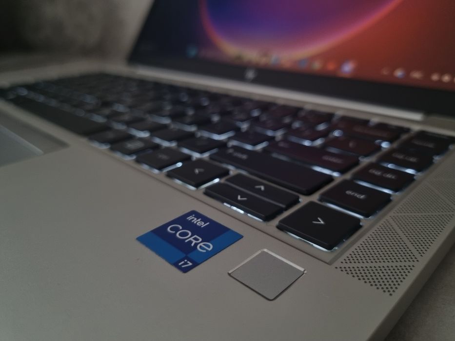 Hp elitebook g8 i7 iris xe