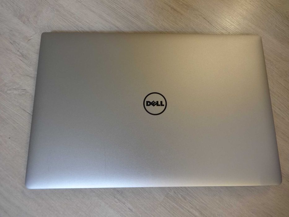 Лаптоп Dell XPS 15 9560 - 15.6" 4K Touch -i7-7700HQ /RAM 32GB/1050 4GB