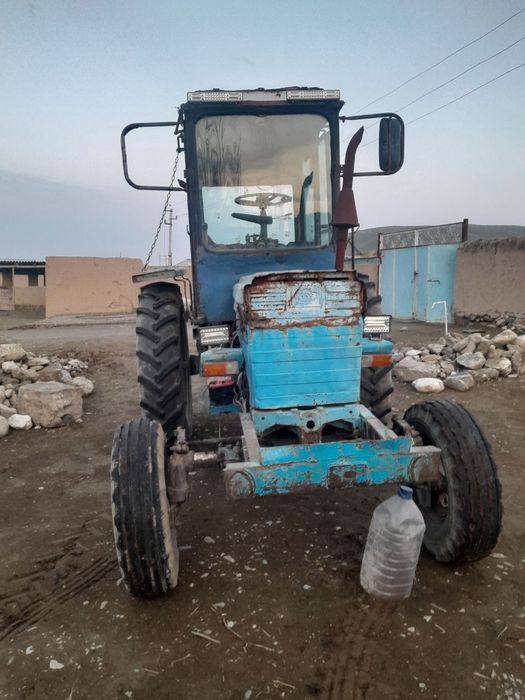 T 28 traktor sotiladi