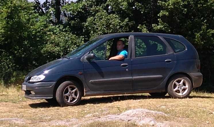 Автомобил Renault Scenic